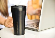 ‘마시는 건강 습관’…일상 속 물 섭취, 어떻게 실천할까? a black coffee cup sitting next to a laptop