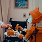AI, 내 손안의 건강 파트너…일상 속 똑똑하게 챙기는 건강 관리법 Man gives robot bottles on a tray